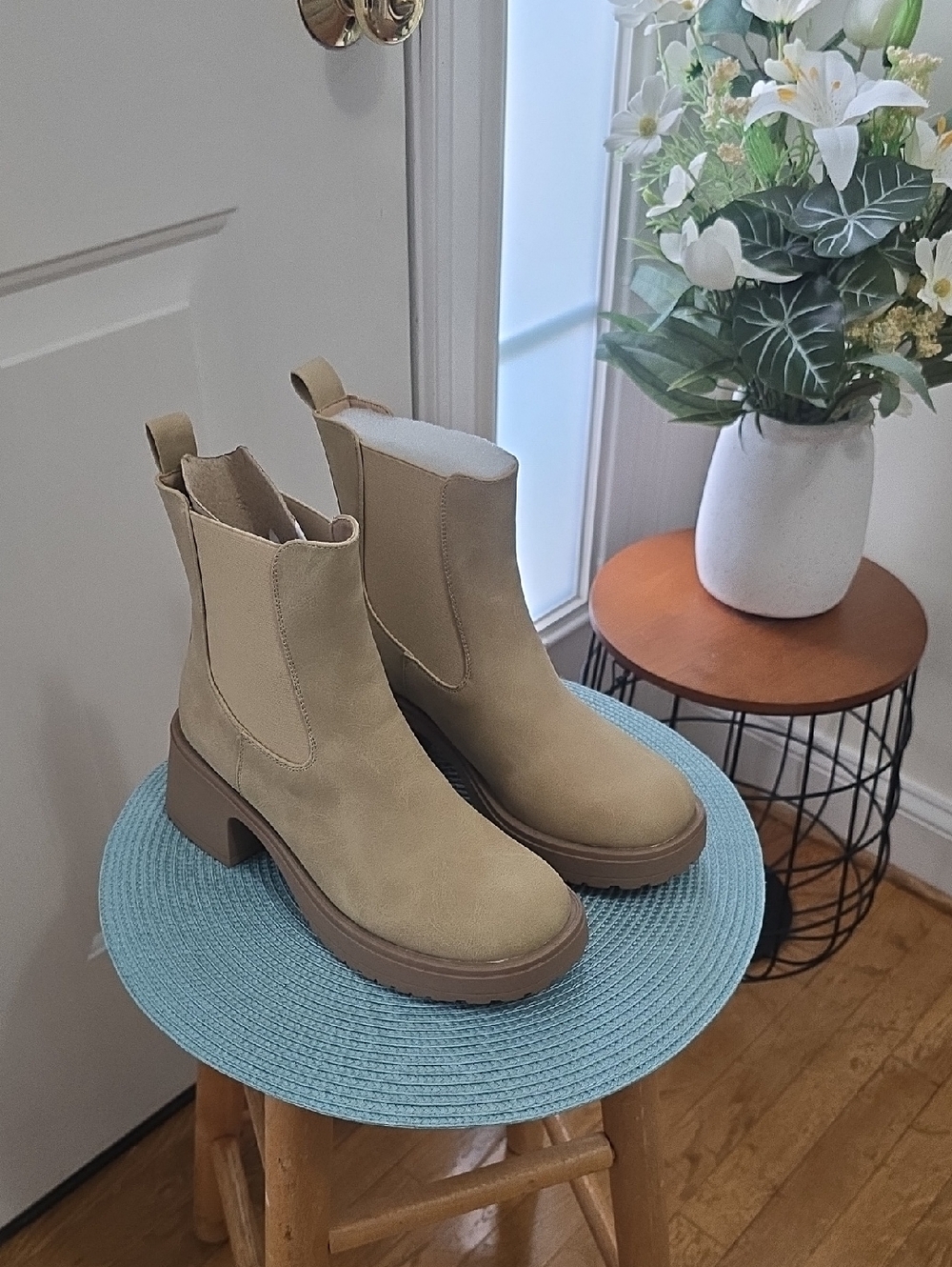 Dirty Laundry Brand Women's Tan Slip-on Moto Boots Size 7